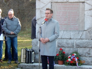 Spominska slovesnost v Dovcah pri Komnu