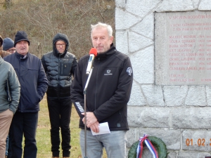 Spominska slovesnost v Dovcah pri Komnu
