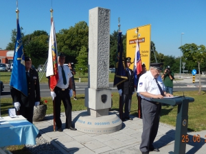 Proslava pri spomeniku 