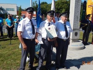 Proslava pri spomeniku 
