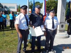 Proslava pri spomeniku 