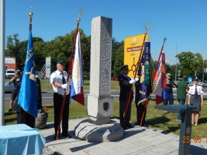 Proslava pri spomeniku 