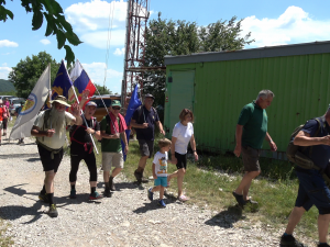 Proslava pri spomeniku